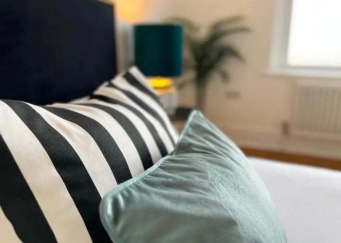 1 Bed / 1 Sofa Bed \'Scandi\' Style Ground Floor Apartment