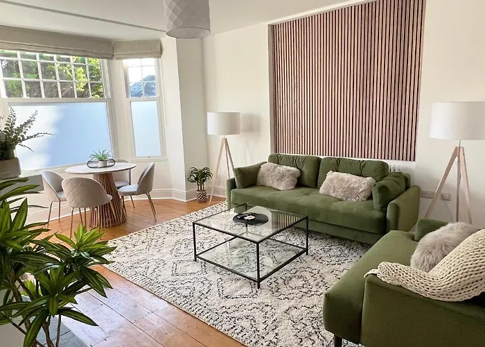 1 Bed / 1 Sofa Bed \'Scandi\' Style Ground Floor Apartment