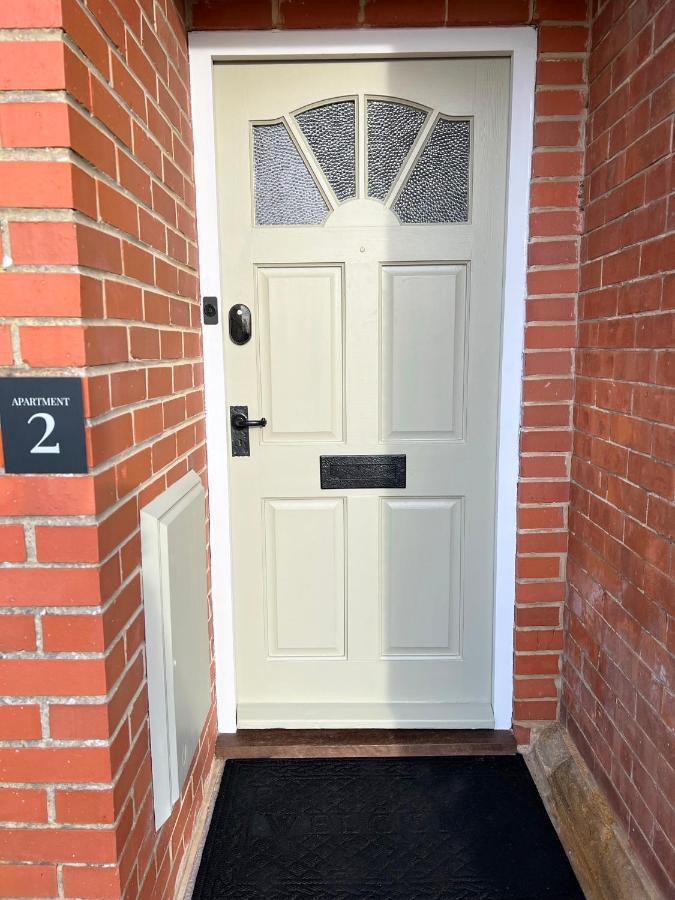 1 Bed / 1 Sofa Bed 'scandi' Style Ground Floor Apartment Yeovil