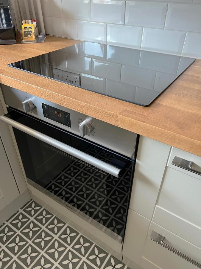 1 Bed / 1 Sofa Bed 'scandi' Style Ground Floor Apartment Yeovil